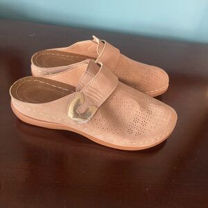 🆕Clolinde Tan Perforated Mules